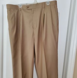 Men's performance dress pant in dark tan